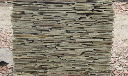 Kamenclub.ru: Песчаник пластушка серо-зеленый (1,5 см)  купить в Саратове плитняк - пластушка серо-зеленый, серый, зеленый пластушка рваная ландшафтная колотая 10200 руб/м3   фото КАМЕНЬ КЛУБ