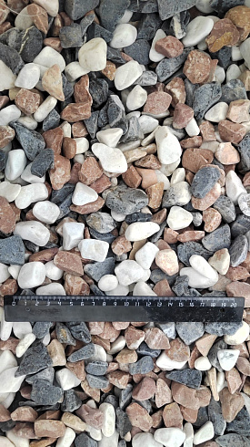 Kamenclub.ru: Мраморная крошка (щебень галтованный микс:белый-зеленый-розовый) фр.20-40 мм.  купить в Саратове мрамор белый, зеленый, розовый мрамор декоративный (галтовка) 15500 руб/т   фото КАМЕНЬ КЛУБ
