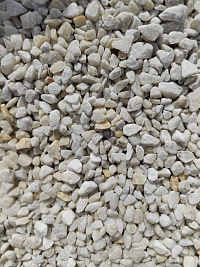 Kamenclub.ru: Мраморная крошка, щебень, цвет-белый, фр. 5-10 мм.  купить в Саратове мрамор белый, айвори, молочный мраморная каменная крошка ландшафтная 12000 руб/т   фото КАМЕНЬ КЛУБ