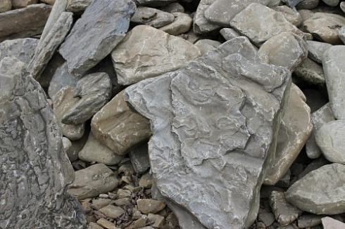 Kamenclub.ru: Песчаник декоративный ландшафтный (фр. 300-500 мм)  купить в Саратове песчаник желтый рыжий серый зеленый валун речной окатанный природный песчаника 4 500 руб/т   фото КАМЕНЬ КЛУБ